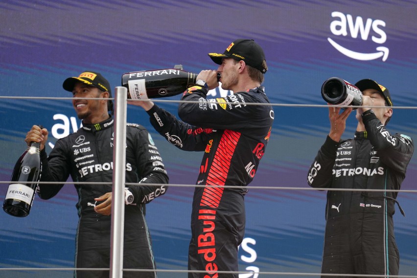 Lewis Hamilton po sukcesie w Barcelonie coraz bardziej skłonny do pozostania w Mercedesie 