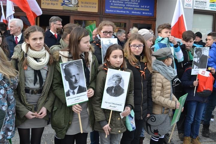 Ulicami Myszkowa przeszedł w sobotę marsz ku pamięci...