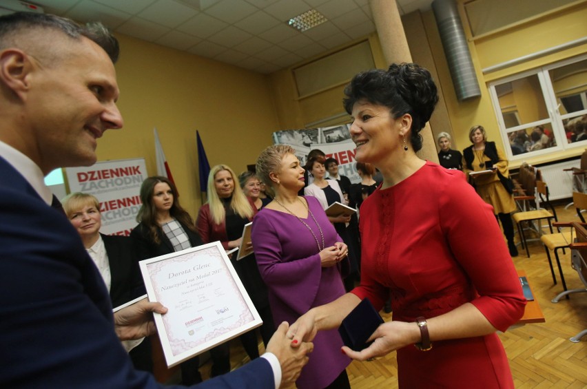 Oto laureaci tytułu „Nauczyciel na medal”. Wręczyliśmy nagrody zwycięzcom plebiscytu DZ [ZDJĘCIA]