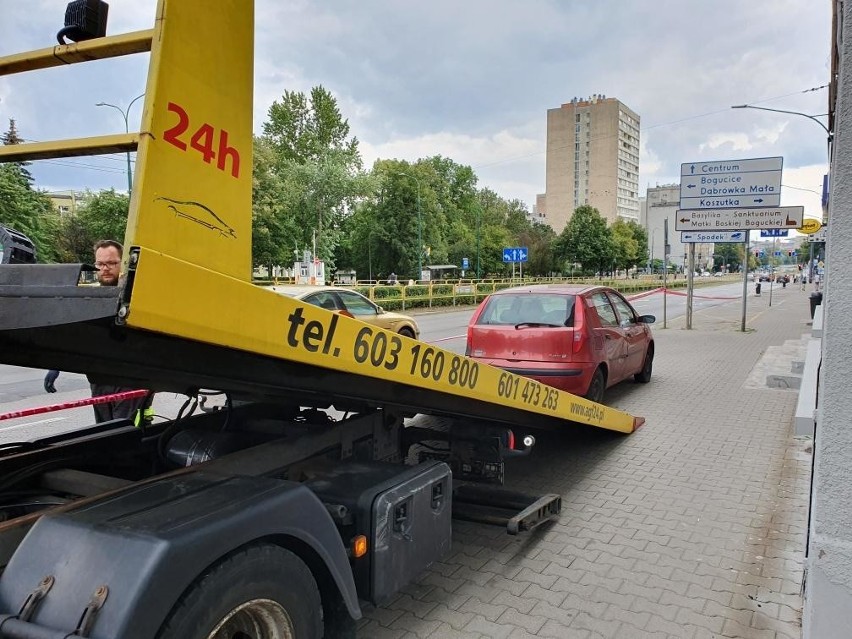 Jedno z aut odholowanych w Katowicach 3 sierpnia