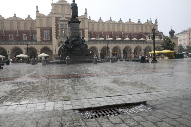Zarząd Dróg Miasta Krakowa ogłosił już drugi w tym roku przetarg na likwidację przecieków do podziemnego muzeum pod Rynkiem Głównym.