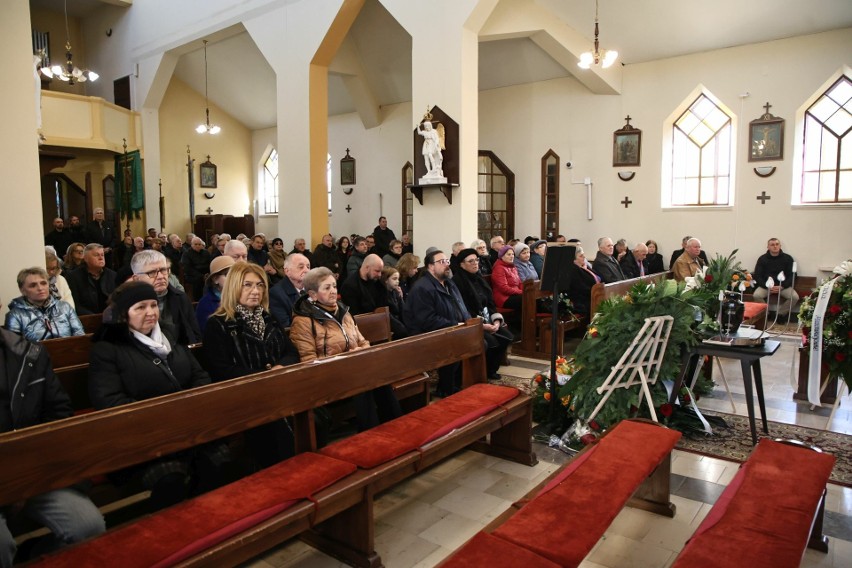 Pogrzeb Andrzeja Borysa, cenionego fotografika. W Brzezinkach żegnali go bliscy i artyści