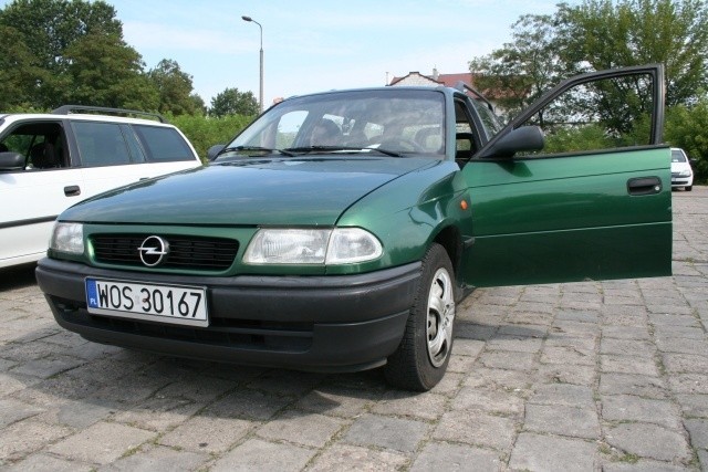 Opel Astra, 1998 r., 1,4 8V + gaz, 3 tys. 300 zł;