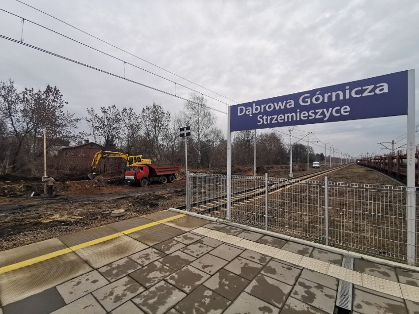 Przy stacji kolejowej w Dąbrowie Górniczej - Strzemieszycach...