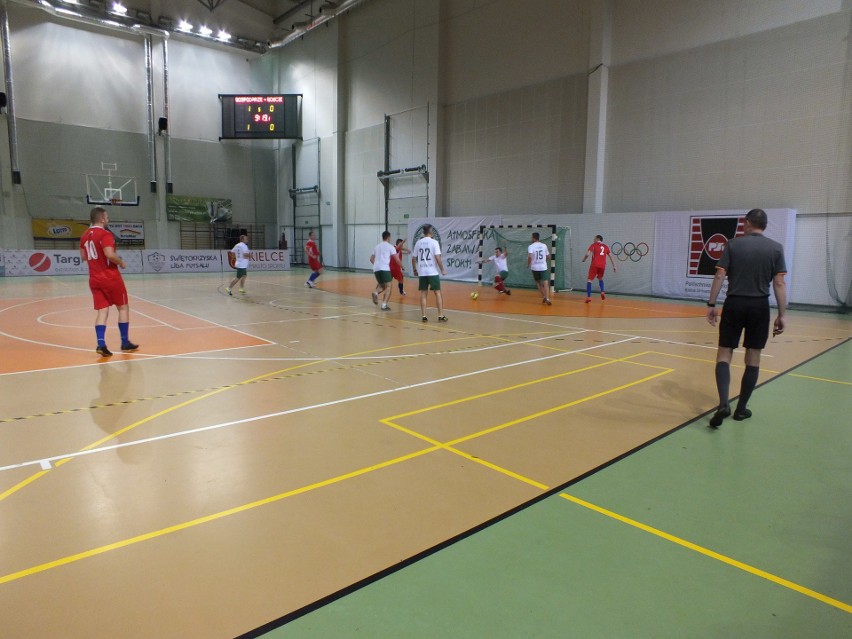 Odbyła się druga kolejka Świętokrzyskiej Ligi Futsalu. Grały zespoły z grupy B [ZDJĘCIA]
