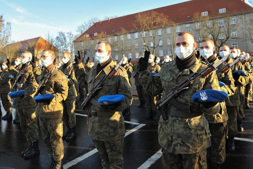 Przysięgę złożyło 90 elewów służby przygotowawczej.