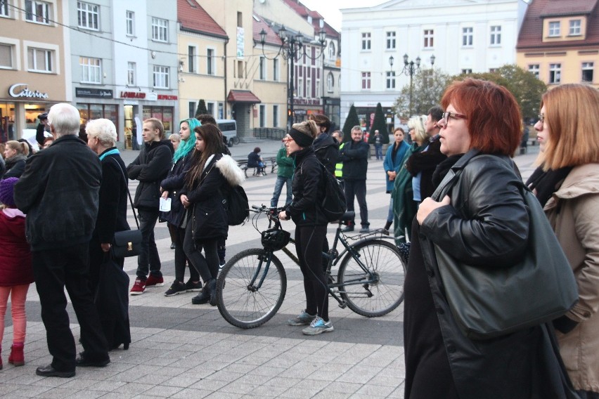 Drugi czarny protest w Rybniku - panie demonstrowały na rynku