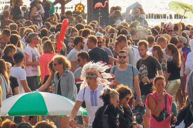 Latem tego roku na lotnisku w Podczelu i na plaży po raz pierwszy zorganizowano festiwal  „Nagle nad morzem”.
