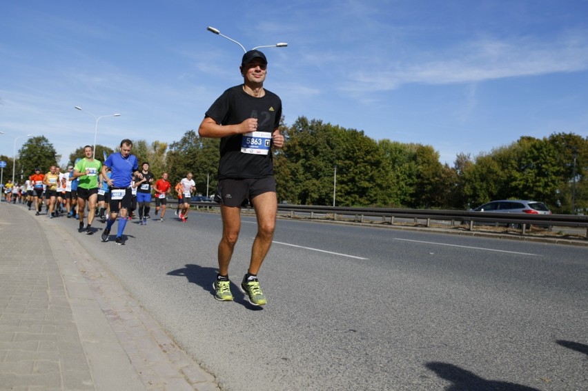 Uczestnicy Maratonu Warszawskiego 2018. Więcej zdjęć...