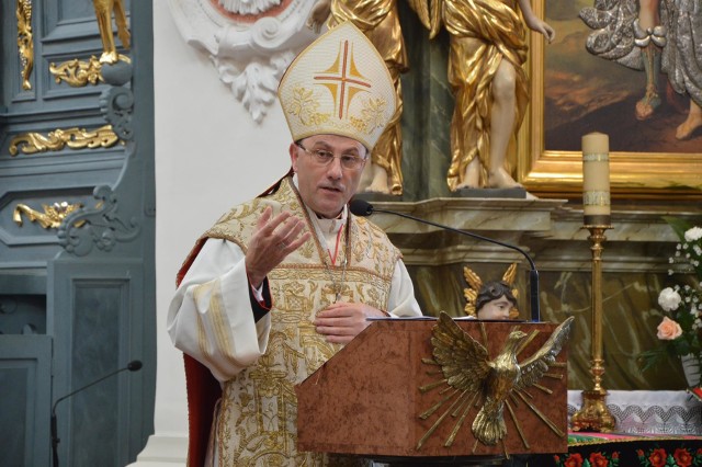 Arcybiskup Wojciech Polak, prymas Polski w niedzielę (14 października) odprawił rocznicową mszę święta w bazylice mniejszej w Łowiczu