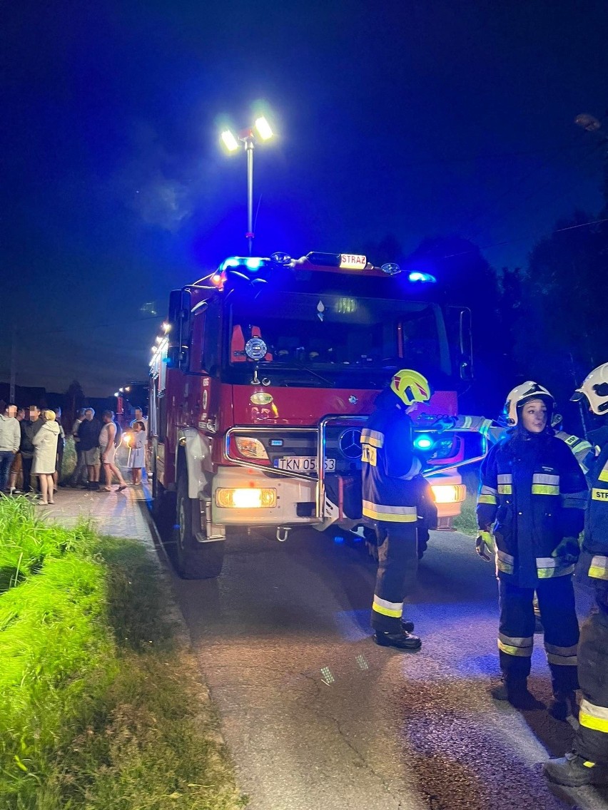 W Adamowie dachowała toyota. Kierowca miał ponad 2 promile. Zobacz zdjęcia