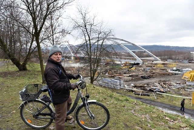 - Dla mnie to zawsze będzie most heleński, nawet jak zmienią mu nazwę - mówi Maciej Gibała. Mieszkaniec Nowego Sącza dodaje, że nie słyszał, aby ktoś mówił o nim „Most Piłsudskiego”