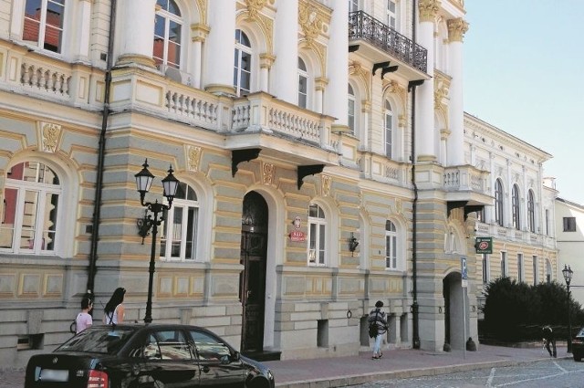 Budynek Sądu Okręgowego to charakterystyczny obiekt w Łomży.