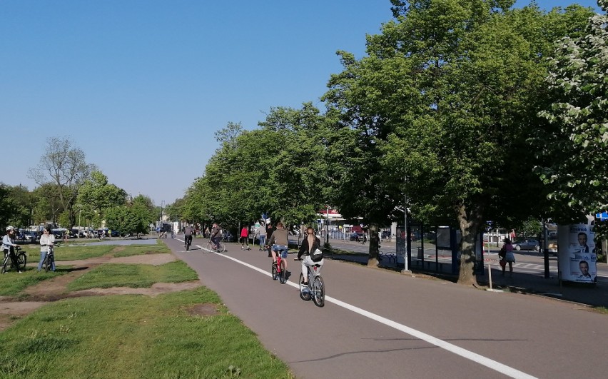 Weekend na sportowo. Siatkówka, rower, spacery - krakowianie aktywnie spędzili czas