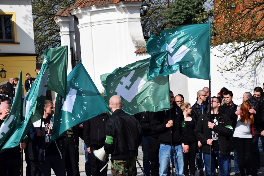 Nacjonaliści przeszli ulicami Białegostoku.