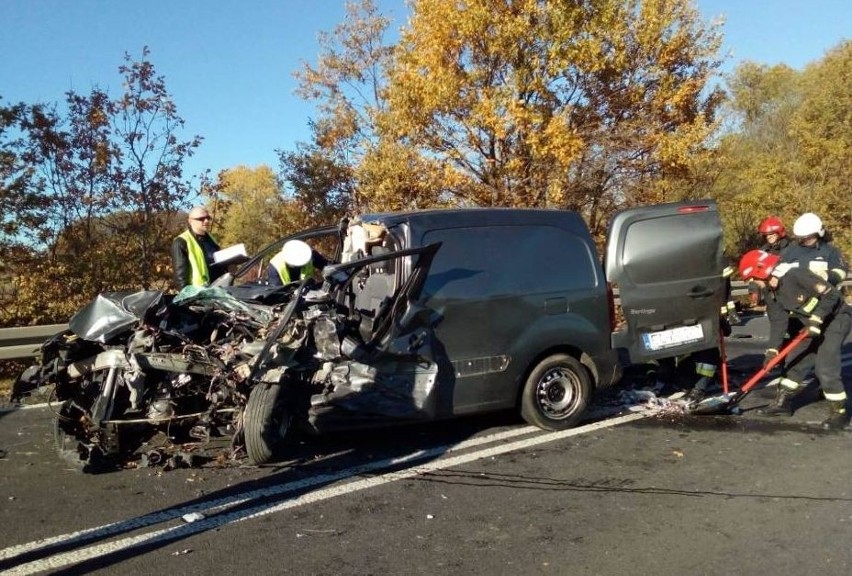Śmiertelny wypadek na DK 11 w Rogaszycach koło Ostrzeszowa....