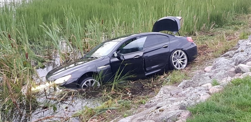 Niecodzienny wypadek w Przegoni koło Białogardu. Kierowca...