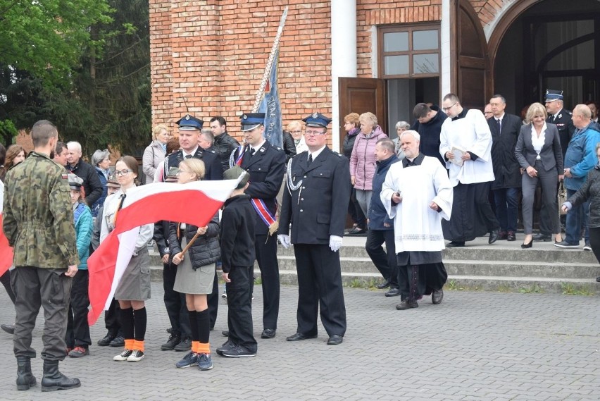 3 Maja w Bodzechowie. O konstytucji pod obeliskiem pamięci Bohaterów Powstania Styczniowego [ZDJĘCIA]