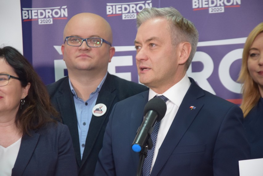 Wybory 2020. Robert Biedroń odwiedził Sieradz. Mówił o klimacie i Chinach (ZDJĘCIA)