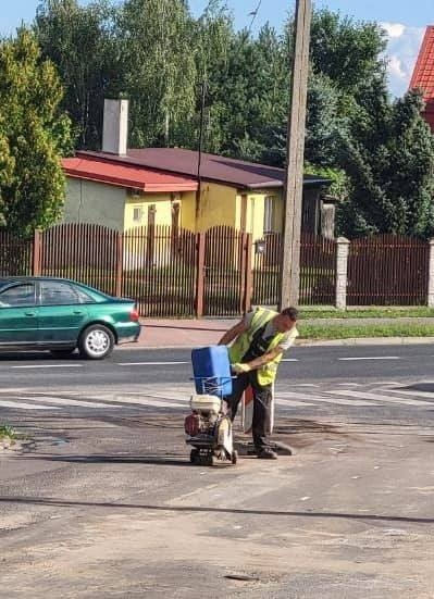 W Ozorkowie praca wre. Termomodernizacja siedziby MOPS-u oraz remonty dróg gruntowych ZDJĘCIA