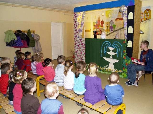 Teatrzyk kukiełkowy po angielsku.