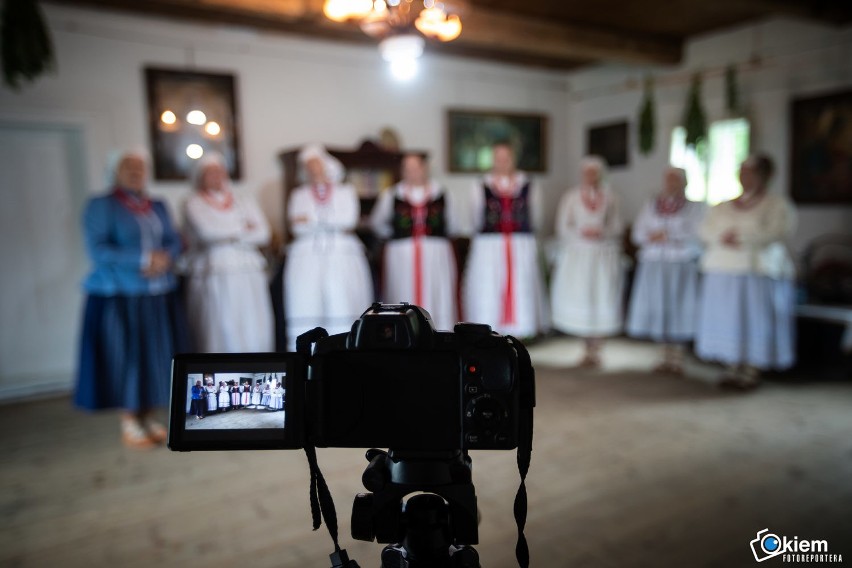 Grupa śpiewacza Zespołu Regionalnego Lipowianie.