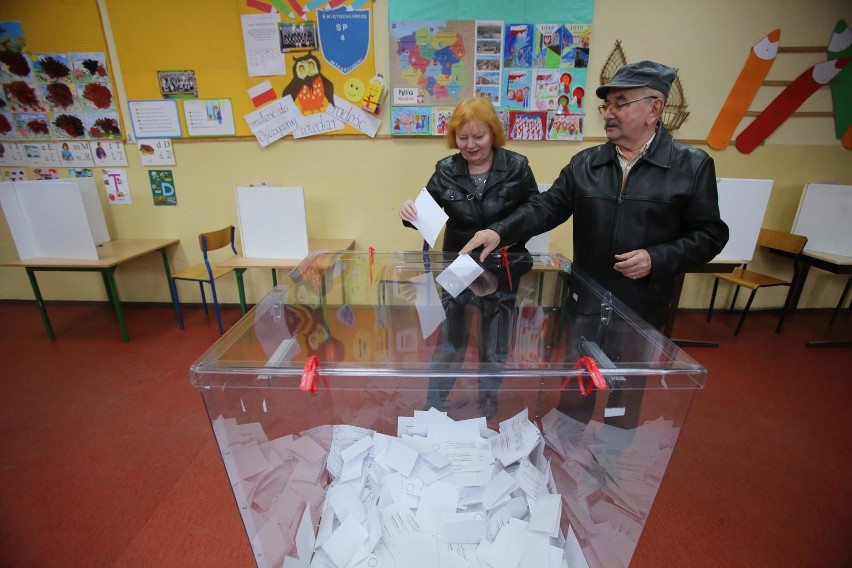 Wybory samorządowe II tura WYNIKI EXIT POLL PiS przegrywa w Krakowie i w Gdańsku