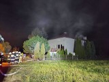 Nocą wybuchł pożar w Siedlcu w gminie Krzeszowice. Ogień pojawił się w budynku mieszkalnym [ZDJĘCIA]