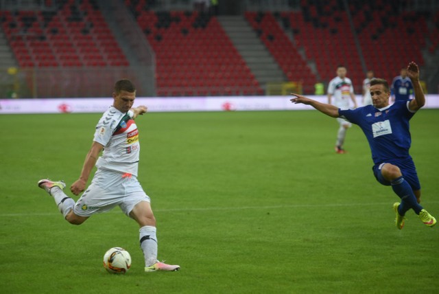 Jakub Świerczok zapewnił GKS-owi remis pewnym strzałem z rzutu karnego