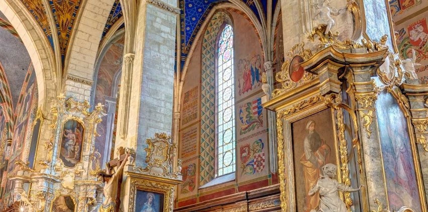 Światło zagra w Bazylice Katedralnej w Sandomierzu - będzie renowacja witraży autorstwa Jana Bukowskiego 