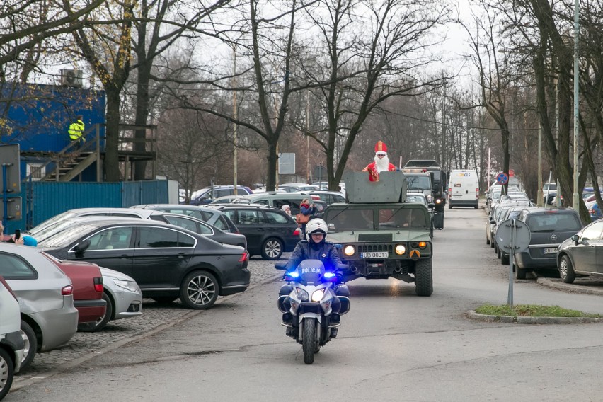 Kraków. Mundurowy festyn św. Mikołaja w szpitalu [ZDJĘCIA]