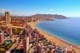 Najtańsze miasta w Europie dla plażowiczów: nowy ranking. Gdzie wakacje na plaży kosztują najmniej? Tanie raje Hiszpanii, Grecji i Turcji