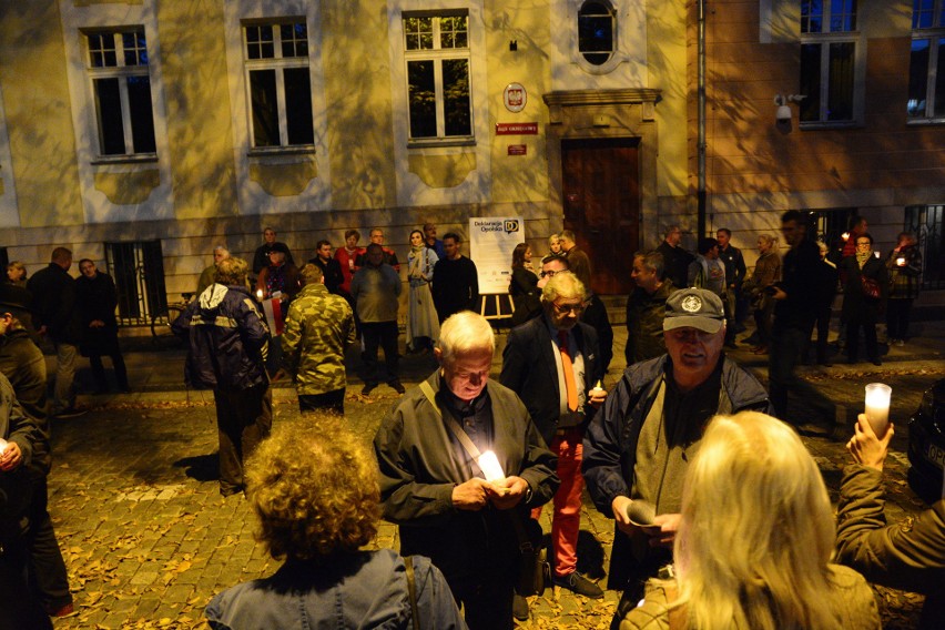 Suweren mówi NIE - protest przed sądem w Opolu