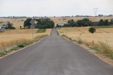 Odcinek drogi powiatowej w gminie Jędrzejów otwarty. Inwestycja wyniosła prawie milion złotych