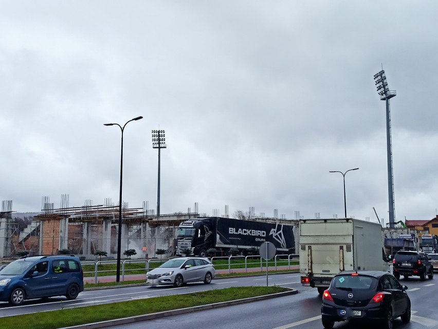 Nowy Sącz. Stadion Sandecji znów w rozbiórce. Jak to w czwartek. Najnowsze zdjęcia 