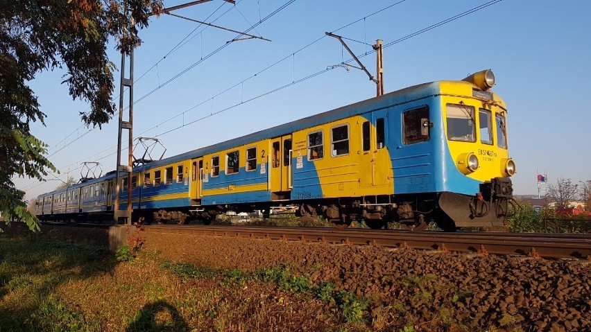 17.10.2018. Pociąg potrącił na torach kolejowych w...