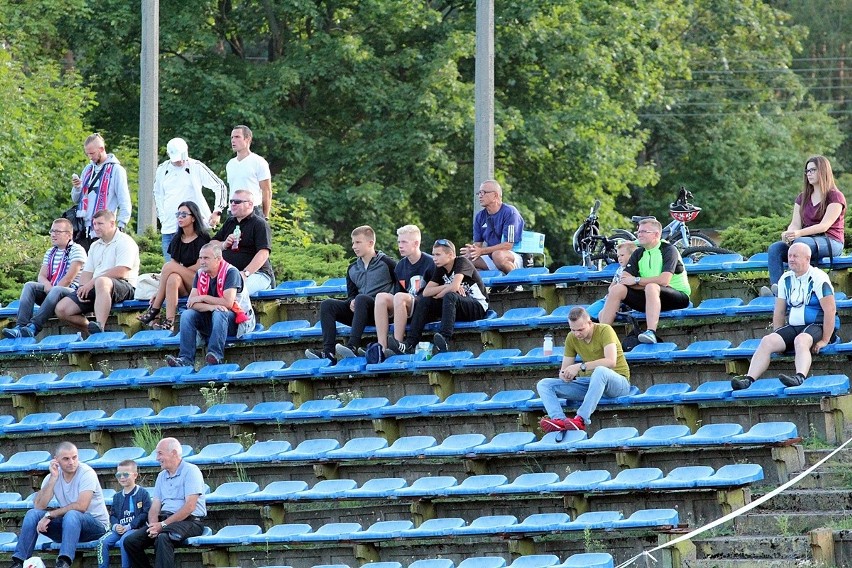 Piłkarski dreszczowiec w Skarżysku-Kamiennej. Gospodarze wydarli zwycięstwo drużynie Naprzodu Jędrzejów