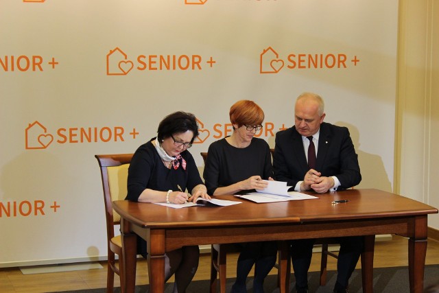 Umowa na utworzenie Klubu Seniora w Szlichtygowej została podpisana w czwartek, 15 marca