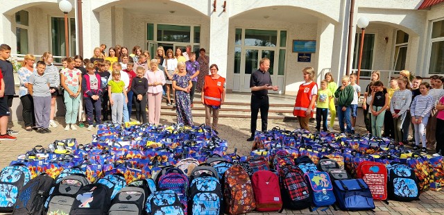Polskie dzieci na Ukrainie otrzymały potrzebne przybory szkolne