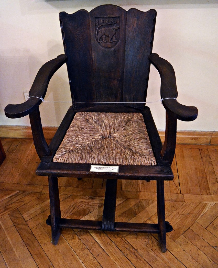 Fotel z kościerskiego magistratu
