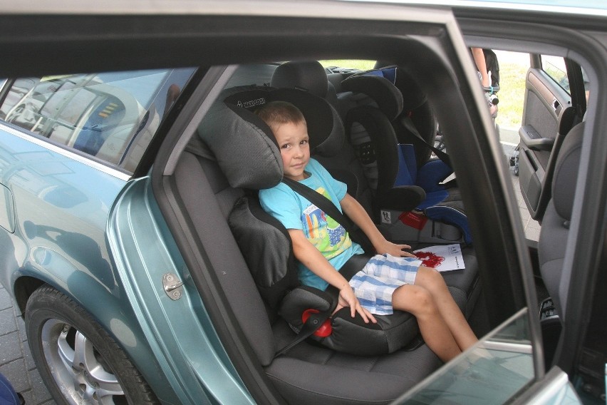 Jak zamontować fotelik samochodowy dla dziecka? Podpowiadają...
