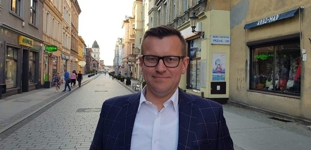 "Zdziwiony jestem, że Ryszardowi Brejzie nie podoba się obniżanie podatków PIT i CIT, wprowadzanie ulg w podatku dochodowym, zwolnienie osób młodych do 26 roku życia z płacenia podatków" - czytamy w liście Marcina Wrońskiego