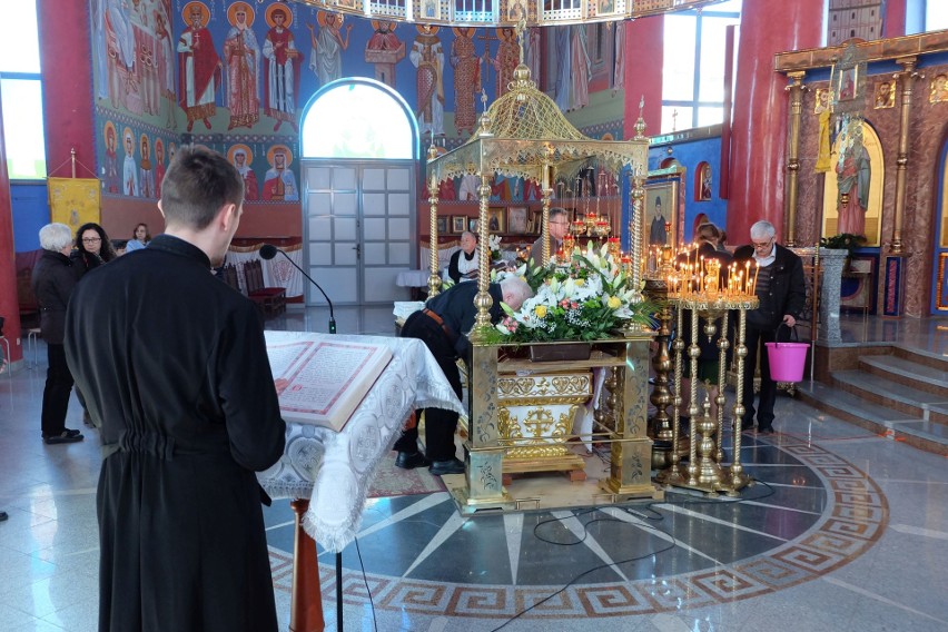 W Cerkwi prawosławnej podczas Wielkiej Soboty święci się...