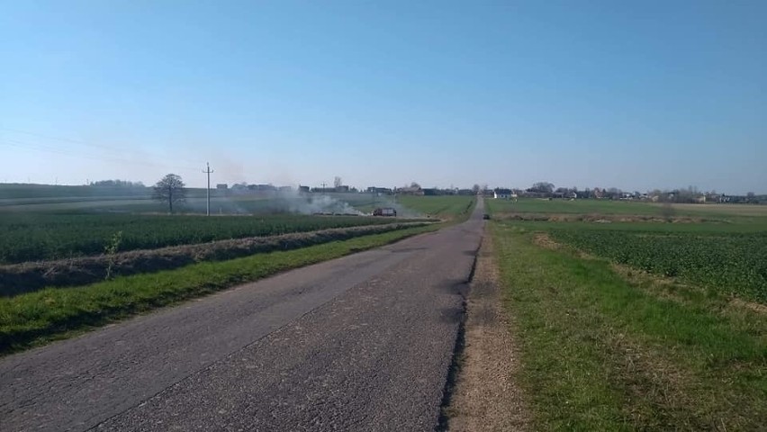 Pożar traw przy ul. Glinickiej w Lubecku 15.04.2019.