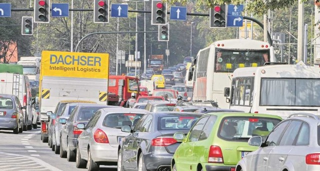 Rondo Matecznego to newralgiczny węzeł komunikacyjny, jeden z najbardziej zakorkowanych w Podgórzu