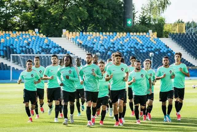 Na zdjęciach oficjalny trening i konferencja prasowa reprezentacji Portugalii na stadionie Zawiszy przed meczem z Serbią