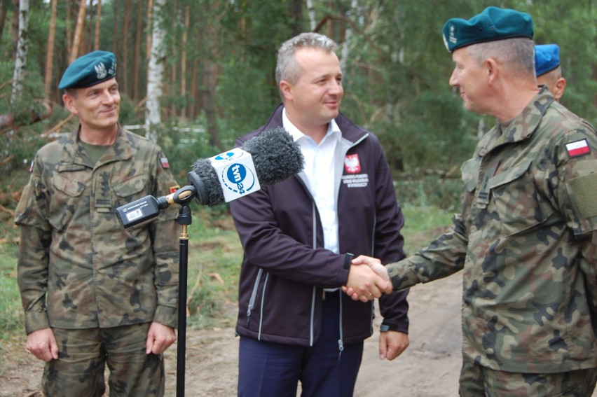 Już wczoraj żołnierze pracowali nie tylko w powiecie...