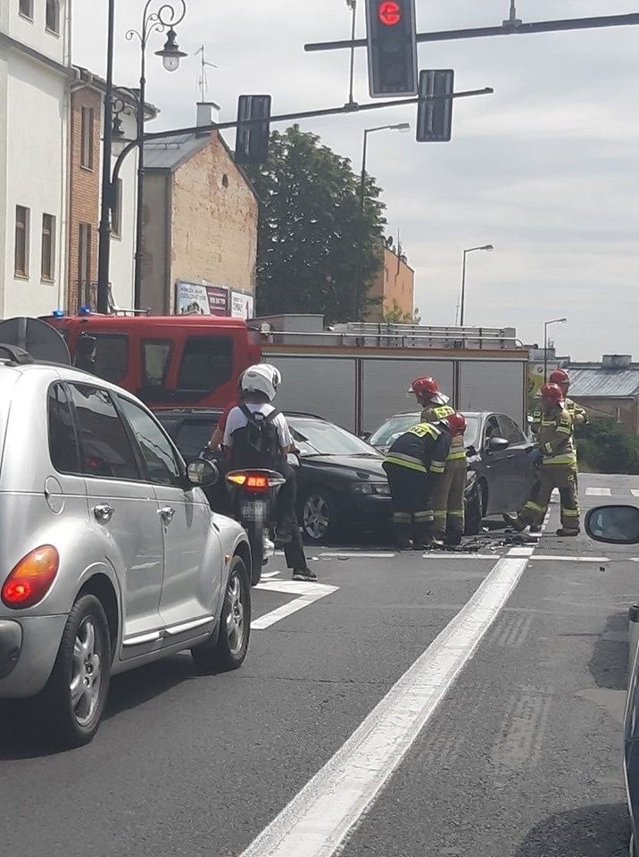 Wypadek w centrum Lublina. Skrzyżowanie ul. Narutowicza i Mościckiego zablokowane. Zobacz zdjęcia! 