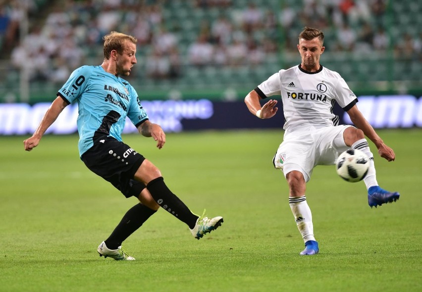 Legia Warszawa przegrała u siebie z mistrzem Luksemburga i...