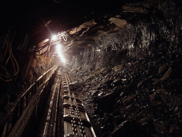 JSW: po 9 dniach akcji udało się odizolować rejon objęty podziemnym pożarem w kopalni Zofiówka.